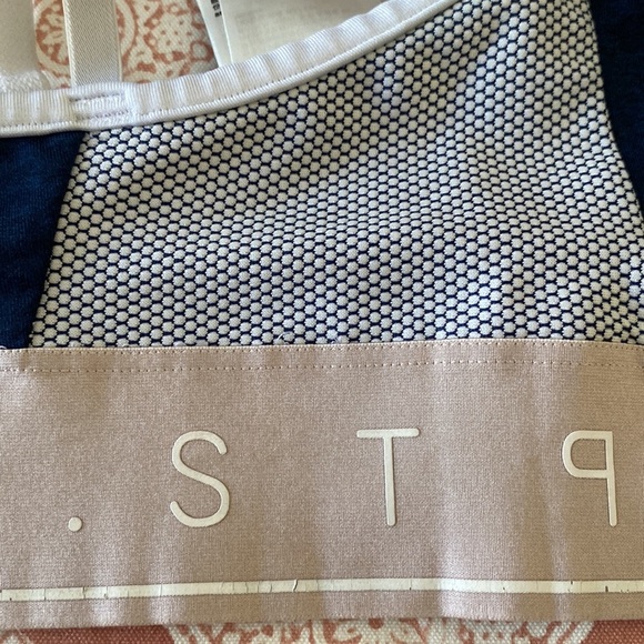 H&M size medium sports bra without pads - Picture 6 of 9